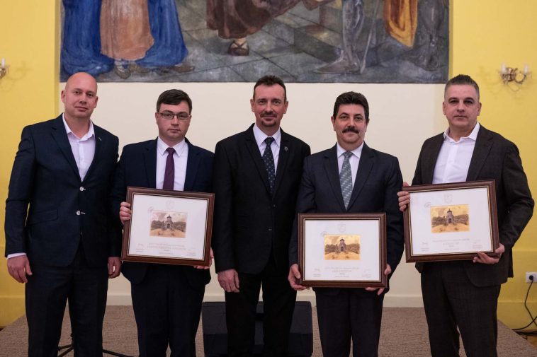 Zakar Mihály műszaki vezető (CORTEVA), Czinkóczky Csaba üzemvezető (CORTEVA), Molnár Etele alpolgármester, Domján Balázs élelmiszergyártási igazgató (GALLICOOP), és Szín Csaba, a COOL4U tulajdonosa