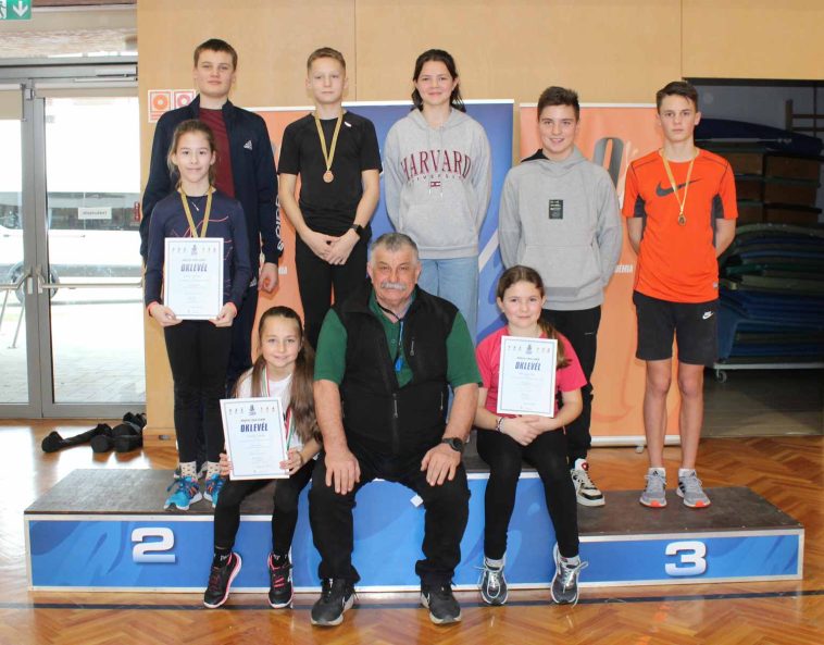 Bátor György edző és csapata a Héraklészen