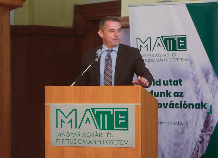 Dr. Gyuricza Csaba, a MATE rektora a projekt nyitó sajtótájékoztatóján Gödöllőn.