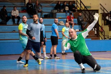 Ki ilyen, ki olyan tekintettel követi a labda útját a Pro Gym – Gólgyártók rangadón