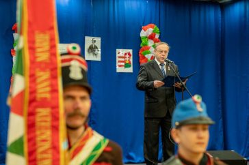 Károlyi-huszárok álltak díszőrséget Csabacsűdön