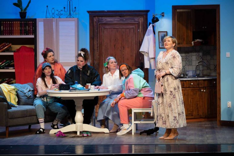 A furcsa pár női változata a Békéscsabai Jókai Színház előadásában Szarvason