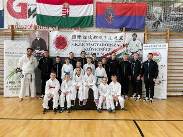 A szarvasi karatecsapat a hétvégi SKI Országos Bajnokságon.