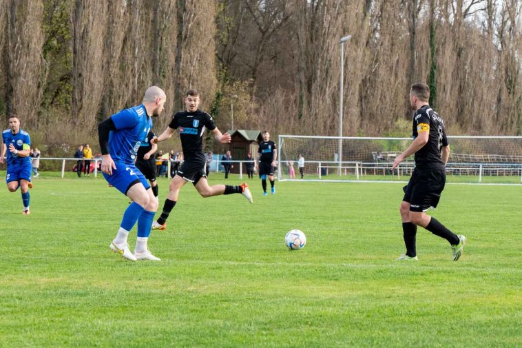 Bány Bence és Furár Róbert, illetve Takács János (kékben)