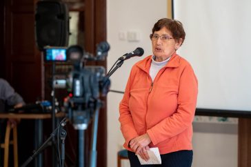 Bődi Mária Áprily Lajos: Tavasz a Házsongárdi temetőben című versét hozta el hallgatóságának.