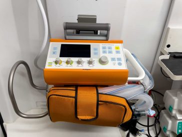 A "04 az Életért" Alapítvány Oxylog 3000 Plus lélegeztető készüléket vásárolta az adó 1 százalékokból, illetve felajánlásokból.