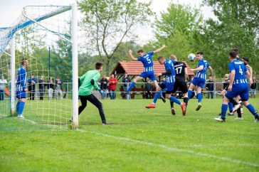 Az első félidő egyik ígéretes csabacsűdi helyzete.