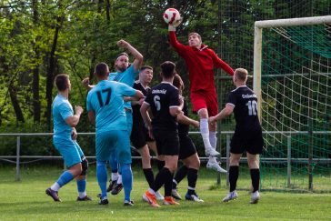 Rohony Márk mellet két kapuscsere ült a kispadon.