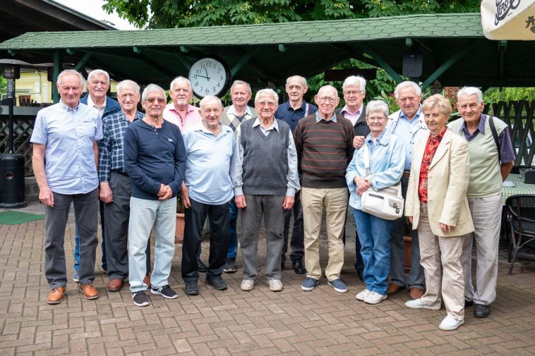 A veterán kézilabdázók 13. találkozójának résztvevői.