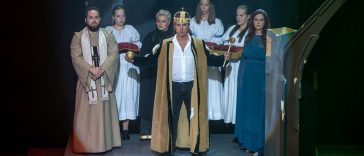 István, a király címszerepében Varga Miklós lépett a Szarvasi Vízi Színház deszkáira.