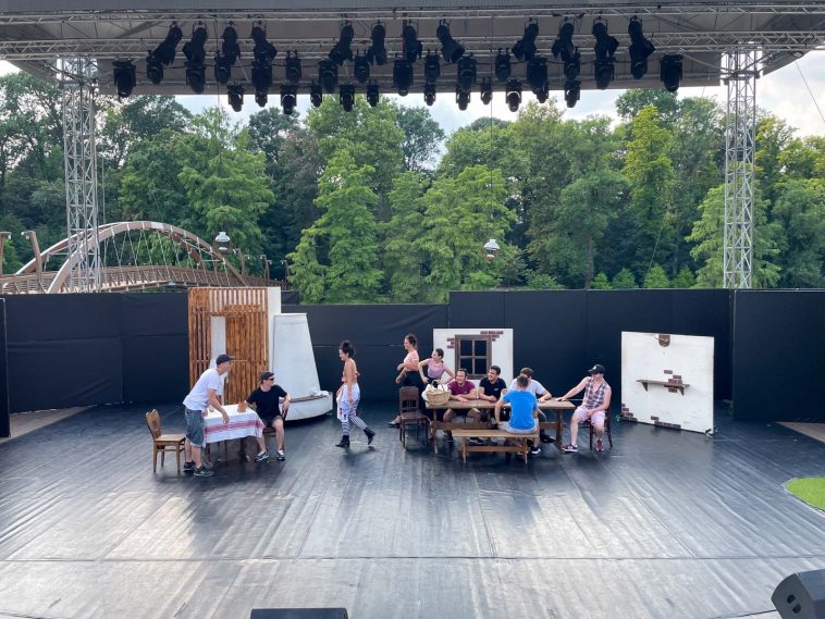 Civilben a Békési betyárok délutáni próbáján.