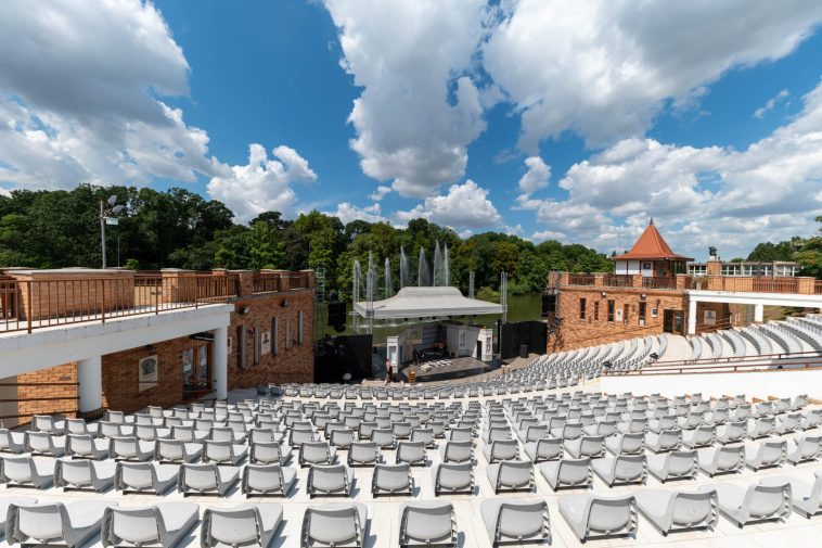 A Szarvasi Vízi Színház még tető nélkül.