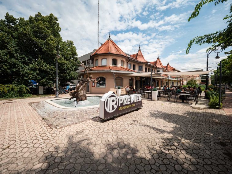 Megújult a Premier melletti szökőkút.