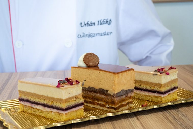 Magyarország 2023-as tortája és cukormentes tortája.