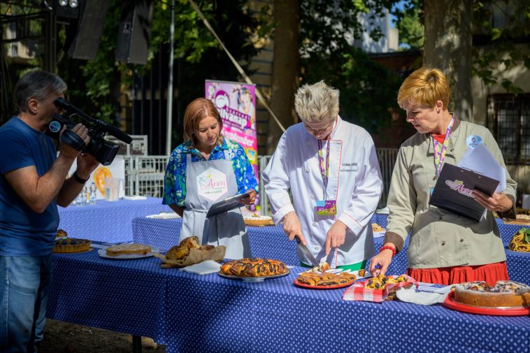 Munkában a zsűri, azaz Szigeti Anna, Urbán Ildikó és dr. Farkasinszki Ildikó.