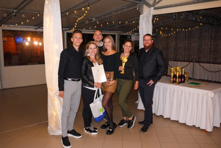 A Szarvashiba bronzérmes csapata: Tóth Norber, Szerbné Takács Judit, dr. Demcsák Dávid, Konstantinovics Lili, Volford-Bazsó Kitti és Szerb Milán.