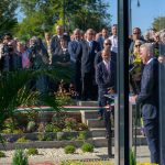 Rengetegen voltak kíváncsiak a Bordűr Hotelre és a Szőnyegmúzeumra. Ifjabb Barna Antal ismerteti a beruházás történetét.