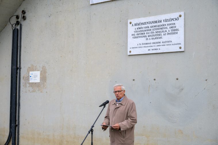 Dorogi István emlékezett a kubikosokra október 15-én a békésszentandrási duzzasztóműnél.