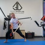 Betanulás a gépek használatába Nagy Máté segítségével a karateakadémián 2023. október 19-én.