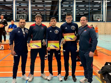 Sükösd Attila, a Szarvasi Birkózó Egyesület elnöke, Kopasz Vendel (Vasas), Tóth Patrik, Szpisjak Bence és Völler Ákos, a Vasas birkózószakosztályának edzője.