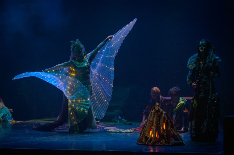 Doja, a cigánytündér szerepében Balázs Henrietta, Zurkoját Eva Javorská alakította.