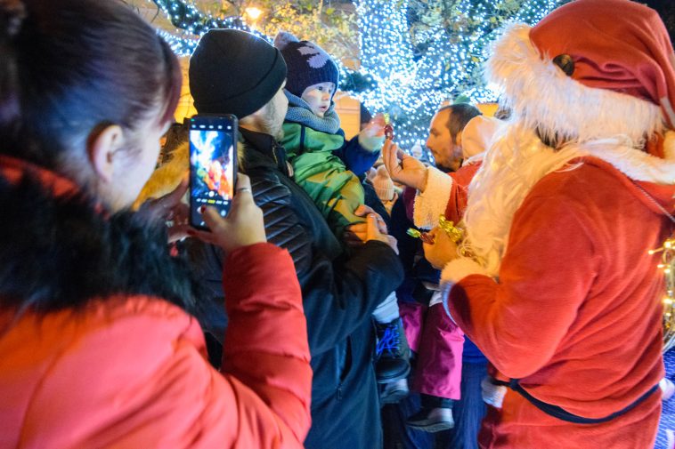 Motoron érkezett a Mikulás Szarvasra.