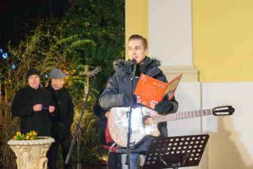 Nánási Attila mondott egy mesét arról, hogy mióta van csillag a karácsonyfán.