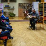 Szabó Zsolt a Városi Könyvtárban mutatta be az érdeklődő szarvasiaknak a handpant.