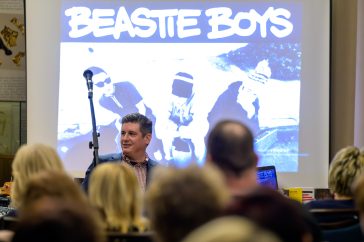 Hartay Csaba Még nem is játszottunk című könyvbemutatóján a Tessedik Sámuel Múzeumban 2023. február 3-án.