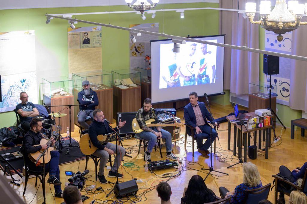 Hartay Csaba zenés könyvbemutatója a Belmondo zenekarral a Tessedik Sámuel Múzeumban 2023. február 3-án.