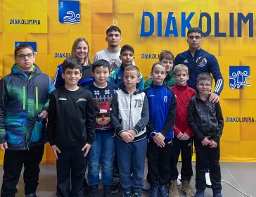 Benkások a Kozma István Magyar Birkózó Akadémián megrendezett grundbirkózó diákolimpiai döntőn.