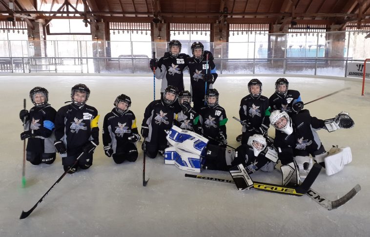 A Szarvasi Jégkorong Egyesület 2024. február 3-i békéscsabai tornán szereplő U10-es összeállítása.