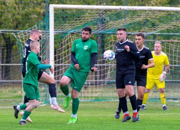 A csabacsűdiek lemaradása még a dobogóra hajtó dévaványaiak mögött sem jelentős.