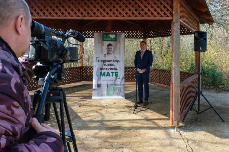 Dr. Gyuricza Csaba, a Magyar Agár és Élettudományi Egyetem rektora a Szarvason 2024. március 6-án tartott sajtótájékoztatón.