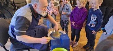 Az Alma és a Búzavirág csoportos gyermekek a Mezőtúri Túri Fazekas Múzeumban.