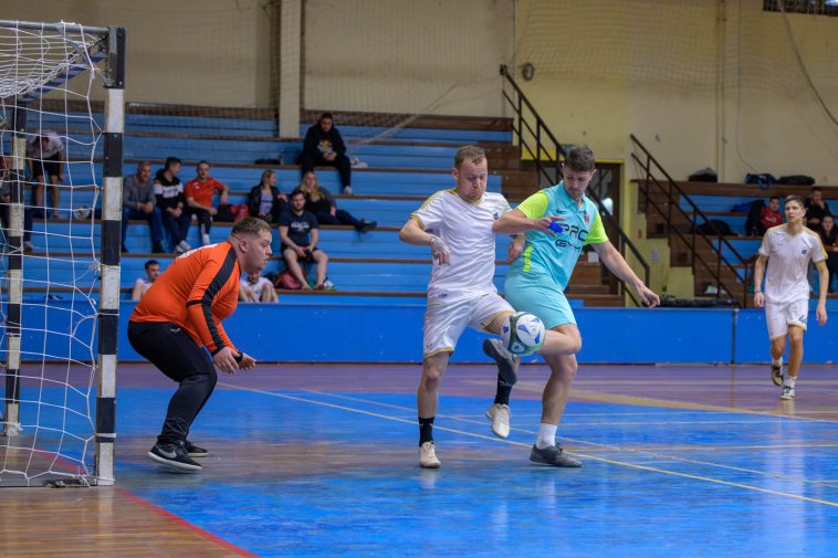 Gömbi, Tasi Kristóf, Kasik Márk és a labda.