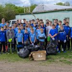 Szemetet szedtek a Szarvasi FC 1905 utánpótlás-játékosai.