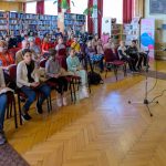 A Versmaraton idei versfolyamának kezdetén a Városi Könyvtárban.