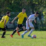 Lós István és Csipai Márk a békési egyenlítő gólt a 78. percben szerző Nagy Jenő Viktort üldözi.