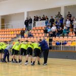 A közönség megtapsolja a hazai csapatot az április 20-án a Zengő Alföld Orosházi KC-vel vívott mérkőzés lefújását követően.