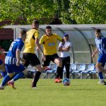 Bakró Géza a kispad elől figyeli a játékot.