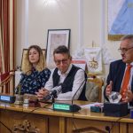 Orvos Alexandra, a Csaba TV szerkesztő-vágója, Babák Mihály polgármester és Szudár László, a Csaba TV alapítója, producere.