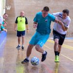 A háttérből a játékot figyelő Csicsely Pál a nagy meleg ellenére mind az öt meccset kifogástalanul levezette.