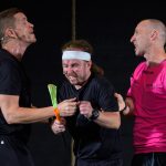 Boronyák Gergely, Ragány Misa és Timkó János a Sóska, sültkrumpli című darabban a Szarvasi Vízi Színházban 2024. július 16-án.