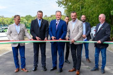 Ma adták át a 345 méter hosszon kiszélesített és újraaszfaltozott Ligeti utat.