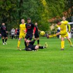 Tofan Alex lövését hárítja a magyarbánhegyesi védelem.