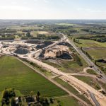 Az épülő új csomópont az M44-es, az M5-ös, az 5-ös és a leendő M8-as találkozásánál jön létre.