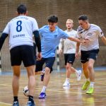 Neumann Kristóf (kék - Utánpótlás FC) és Csipai Márk (fehér - Hooligans) folyamatos harcban állt.