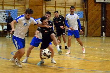 Furár Róbert küzd az hazai pályán játszó OMTK-ULE elleni döntőben.