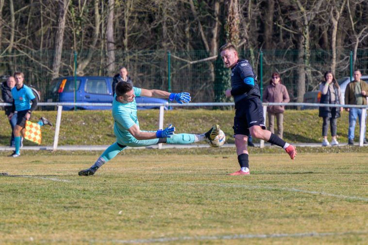 A 38. percig Buffon nevével a hátán a dévaványai hálót őrző Dobozi Béla kivédte a szemünket.